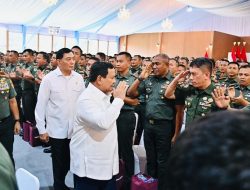 Panglima TNI Dampingi Presiden RI Berikan Pengarahan Kepada Dansat Jajaran TNI
