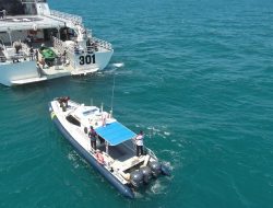 Bakamla RI Evakuasi 14 Korban Kapal Tenggelam di Perairan Utara Berakit