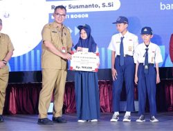 Pemkab Bogor Serahkan Beasiswa Istimewa Untuk Siswa SMP Swasta dan Guru PAUD