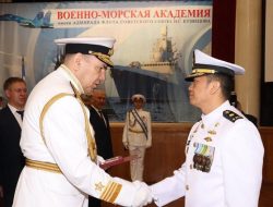 Perwira TNI Raih Lulusan Terbaik Di MSCN Akademi Angkatan Laut Rusia